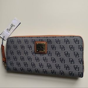 Dooney & Bourke wallet